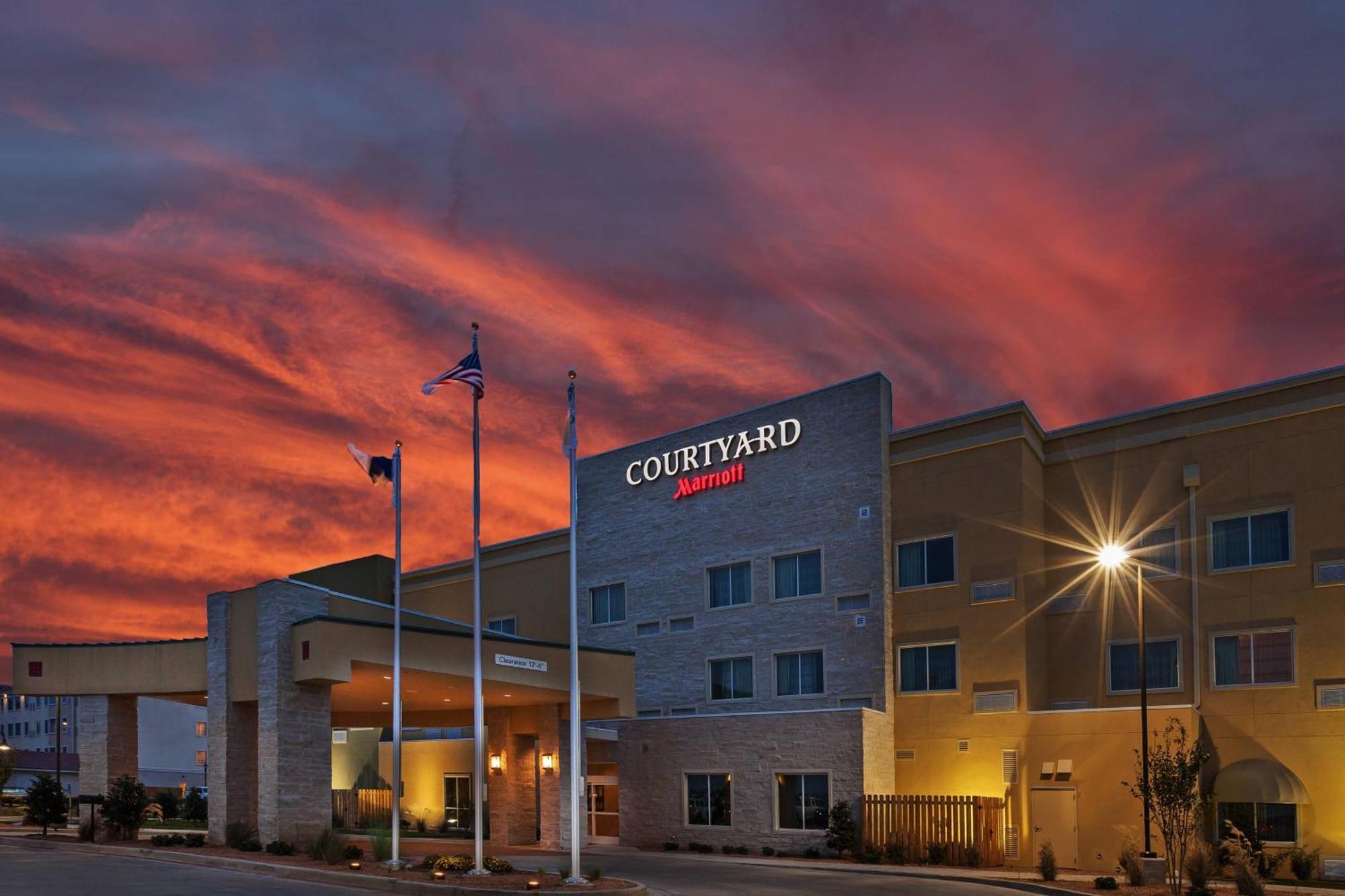 Отель Courtyard By Marriott Одесса Экстерьер фото